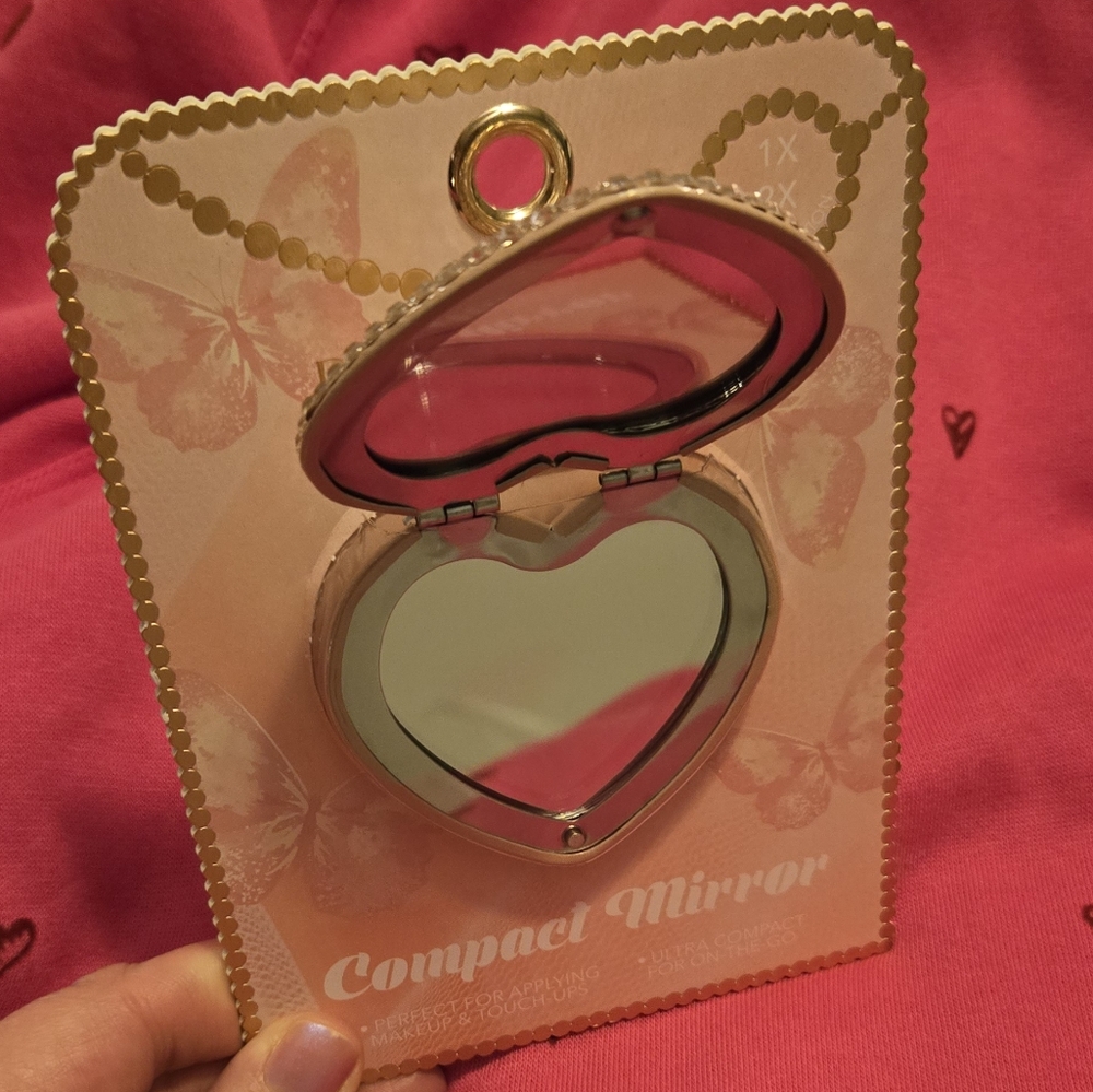 Paris Hilton Rhinestone Heart Compact Mirror - Picture 8 of 11